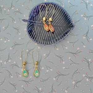 Boucles d'oreille dormeuses émaillées