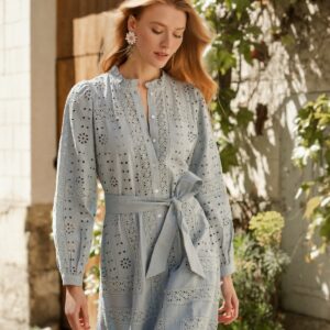 boucles-doreille-clip-ou-percees-dorees-a-lor-fin-forme-marguerite-aérienne-et-elegantes-forme de fleur-pour les grandes-occasions-forme xxl