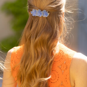 barrette doree a l or fin fleurs emaillee bleu outremer style boheme chic