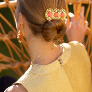 barrette doree a l or fin avec des cabochons rose fluo montee sur barrette ou peigne