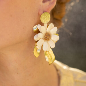boucles d oreille xxl fleuries tres originales a porter sur clou ou clip tres confortable