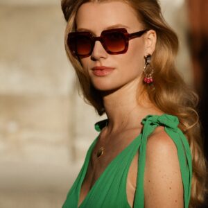 boucles d oreille dorees a l or fin avec des jolies pierres rose fuschia boucles pendantes elegantes