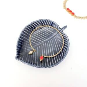 jonc finement torsade dore a l or fin et perles fluo style flashy et minimaliste
