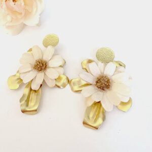 boucles d oreille xxl fleuries tres originales a porter sur clou ou clip tres confortable