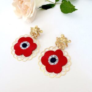 boucles d'oreille élégantes dorées à l'or fin en forme de fleur rouge avec une jolie attache fleurie dorée