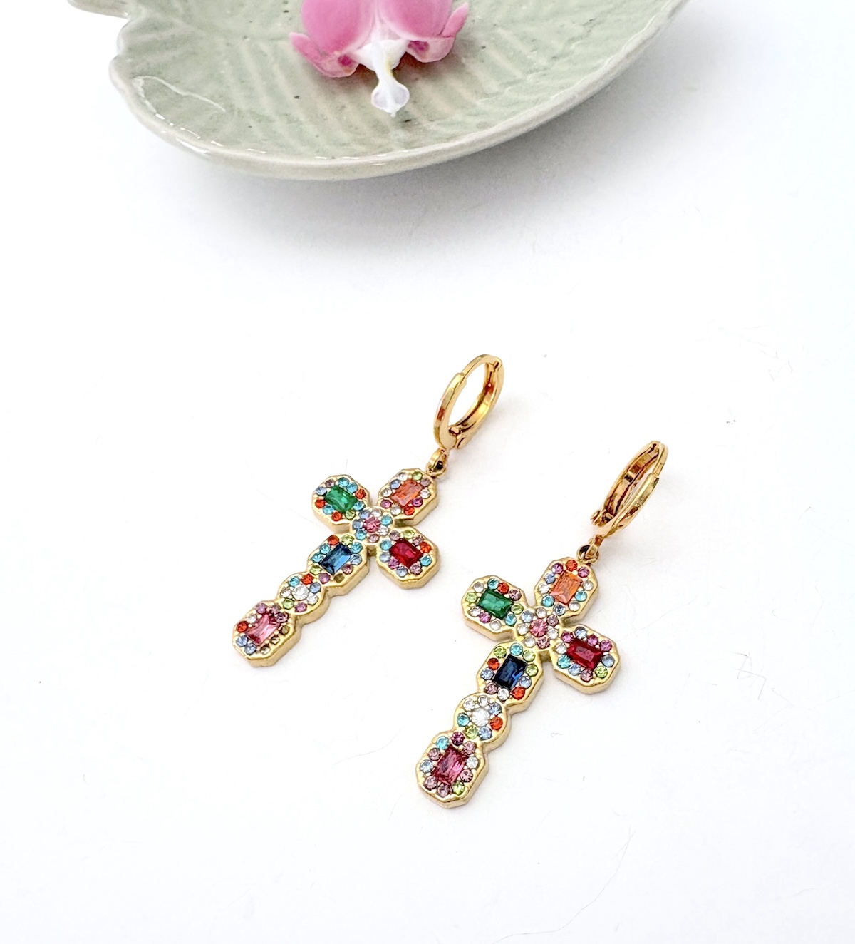 boucles-doreille-en-forme-de-croix-acier-inoxydable-pieces-de-verre-multicolore-petit-modele-facile-a-porter