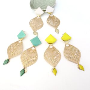 boucles d oreille dorees a l or fin avec un clou emaille vert menthe beige ou jaune fluo modele xxl et légères
