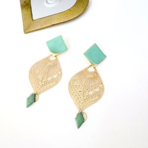 boucles d oreille dorees a l or fin avec un clou emaille vert menthe beige ou jaune fluo modele xxl et légères