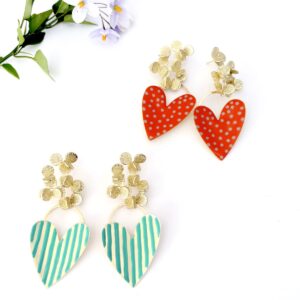 boucles d oreille originales coeur emaille vert d eau et clou fleur original
