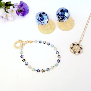 bracelet emaille camaieu de fleurs bleues style boheme fleuri