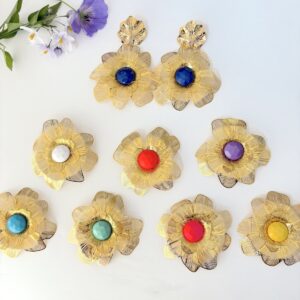 boucles d'oreilles xxl dorées à l'or fin et très légères personnalisables avec 8 couleurs au choix style mariage et grandes occasions